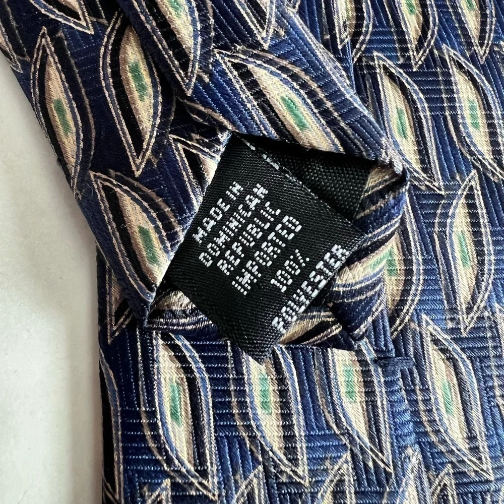 Van Heusen Men’s Pattern Tie Navy Blue Green Tan EUC - Picture 4 of 5